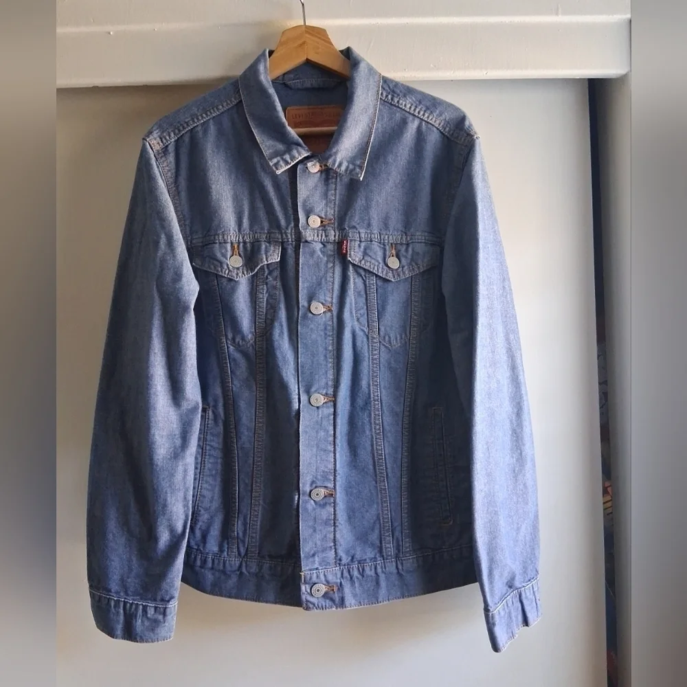 Levi's Trucker Denim Jacket Medium Wash Euc Sz Large Casual Streetwear